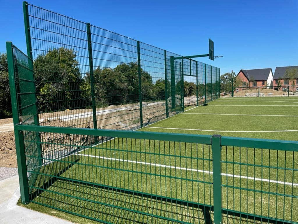 metal fencing in football grand